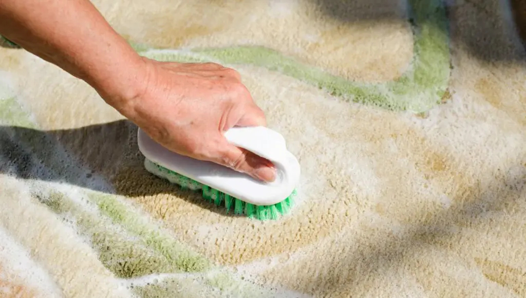 راه حل برای جلوگیری از زبر شدن فرش بعد از شستشو